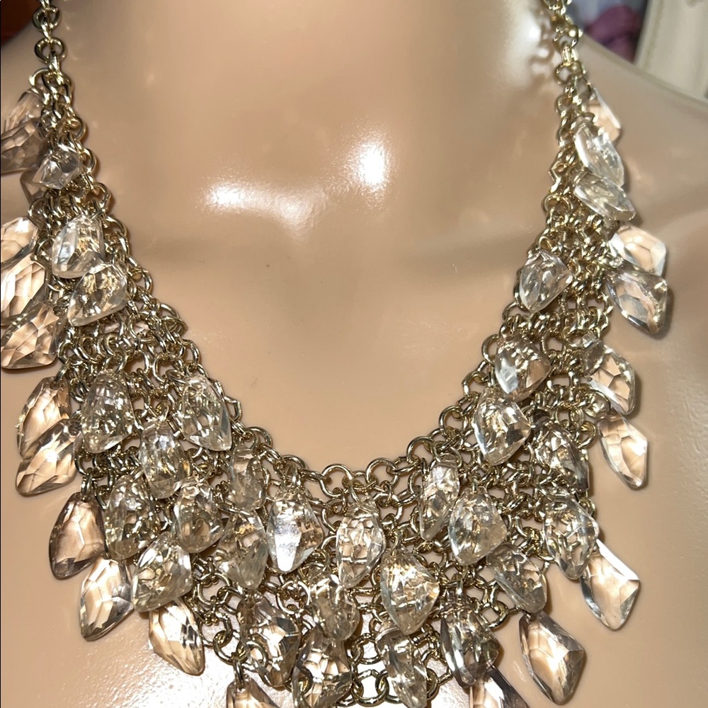 Elegant Gold and Crystal Necklace